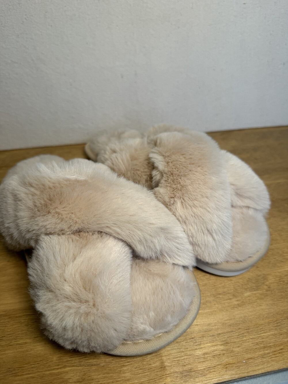 Women’s Plush Faux Fur Cross Band House Slippers Beige US Size 7-8 New
